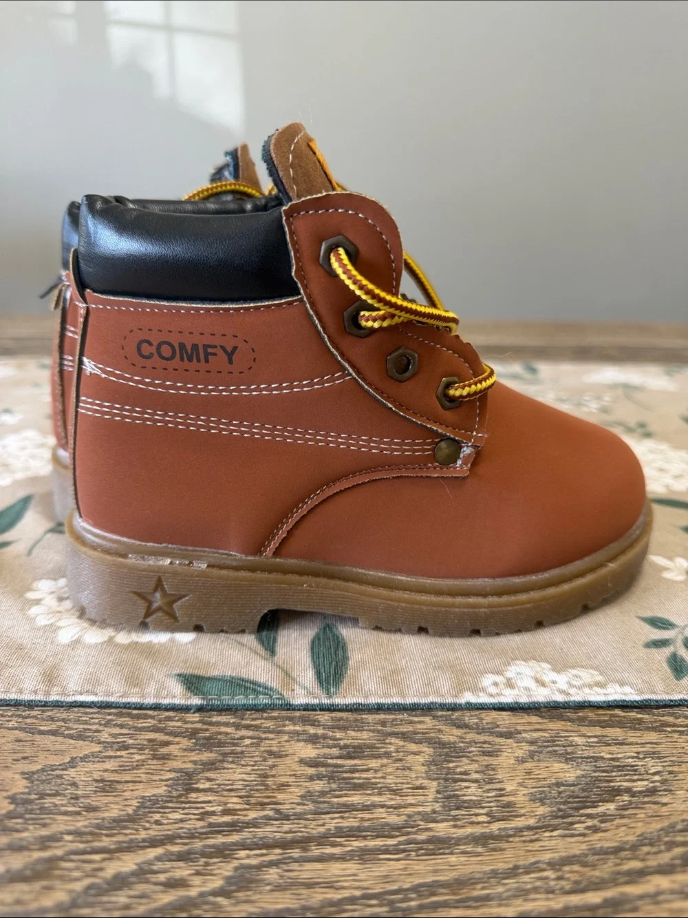 Comfy Kids' Brown Work Boots with Yellow Laces Size 29 or‎ 11.5 US Size